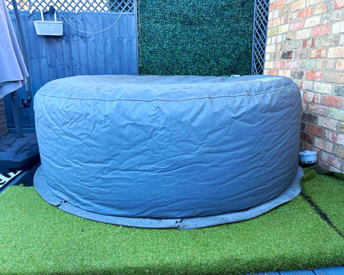 Lay spa round hot - round,