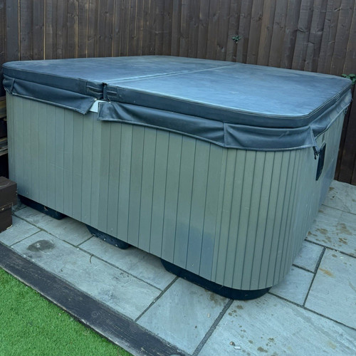 Outdoor hot tub spa - outdoor,
