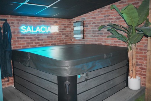 Hot tub heat preservation - hot,